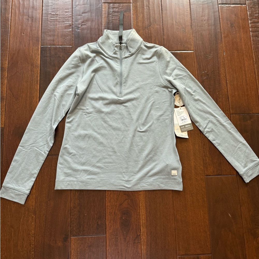 Vuori Halo Essential Half Zip NWT